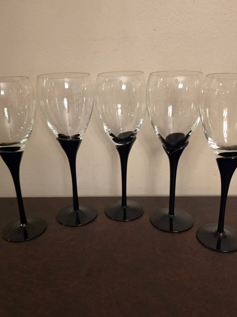 The Colony Crystal Wine Glasses Black Amaryllis set of 5 elegant wine glasses